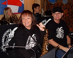  Den andre vikaren, Sissel Oma, på trombone bakerst til venstre