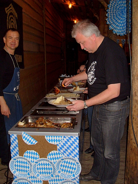 Me fekk servert Schweinhaxe mit Sauerkraut und Kartoffelmus. Herrlich!