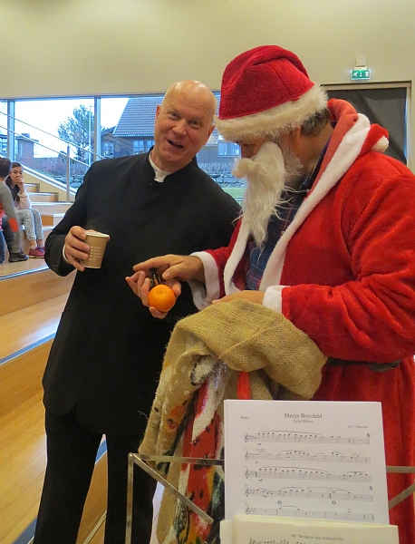 Snill nisse, og Saulius har definitivt gjort seg fortent til litt julegodt :) Snill nisse, og Saulius har definitivt gjort seg fortent til litt julegodt :)