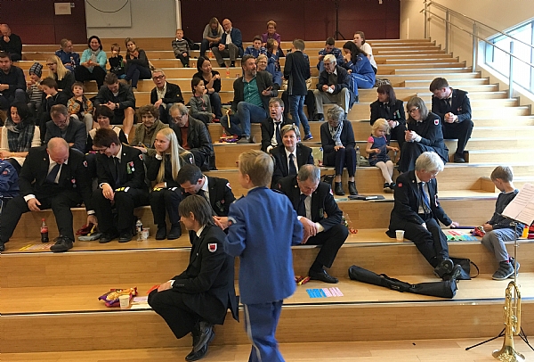 Alle fylgjer nøye med på årelodda, og dei fleste vann opptil fleire gonger Alle fylgjer nøye med på årelodda, og dei fleste vann opptil fleire gonger