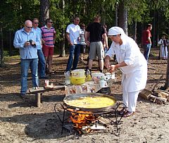  Omelett steikt på bål smakte godt.
