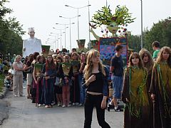  Seinare på dagen var det parade. Her ein bitte liten del av den.