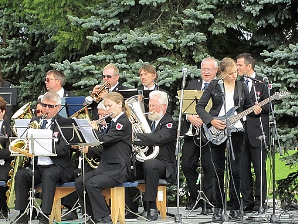 Denne jenta tok pusten frå Kjetil og Inge med gitarspelet sitt.
