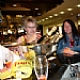 Elise og Orlaug i champagnebaren på KaDeWe Elise og Orlaug i champagnebaren på KaDeWe