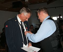  Bjørn Kverneland frå BMK fekk tildelt medalje for 30 års medlemskap i NMF 