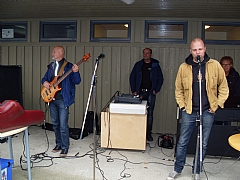  ....nå vil je hematt te Toten ...
..feil side ta Mjøsa, i buss ..