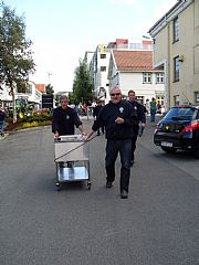  Etter salget på torget fekk både potettralle og grill seg ein trilletur nedover heile Storgata til møllå for vidare salg der