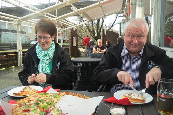 Og jammen fekk me tid til pizza mellom slaga, speling p Lye og konsert med Bore skulekorps m.fl. p Klepp rdhus.